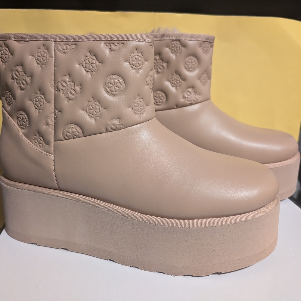 Women's Guess Platform Boots Size 8.5